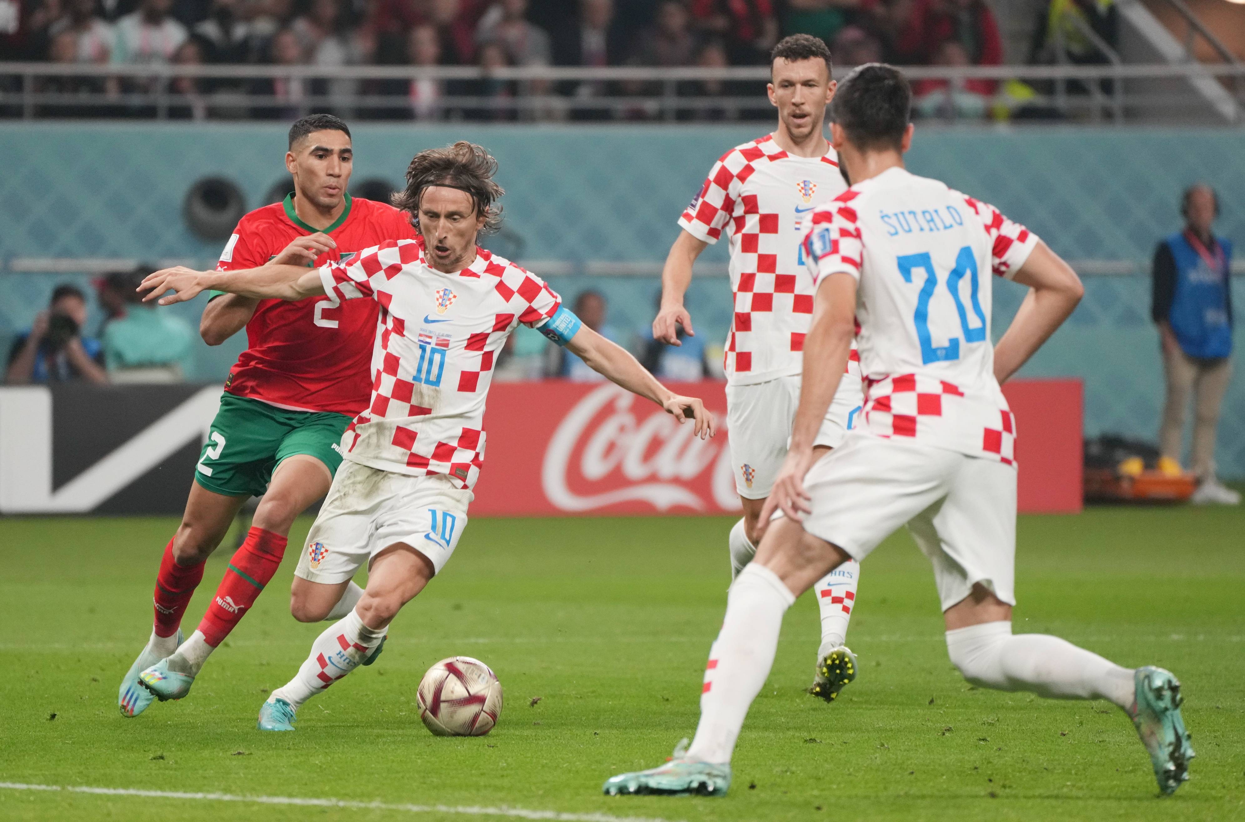 欧冠赛程吃紧，上海海港赛前遗憾出局，赛场秩序良好，更衣室氛围转暖的简单介绍-爱游戏中国